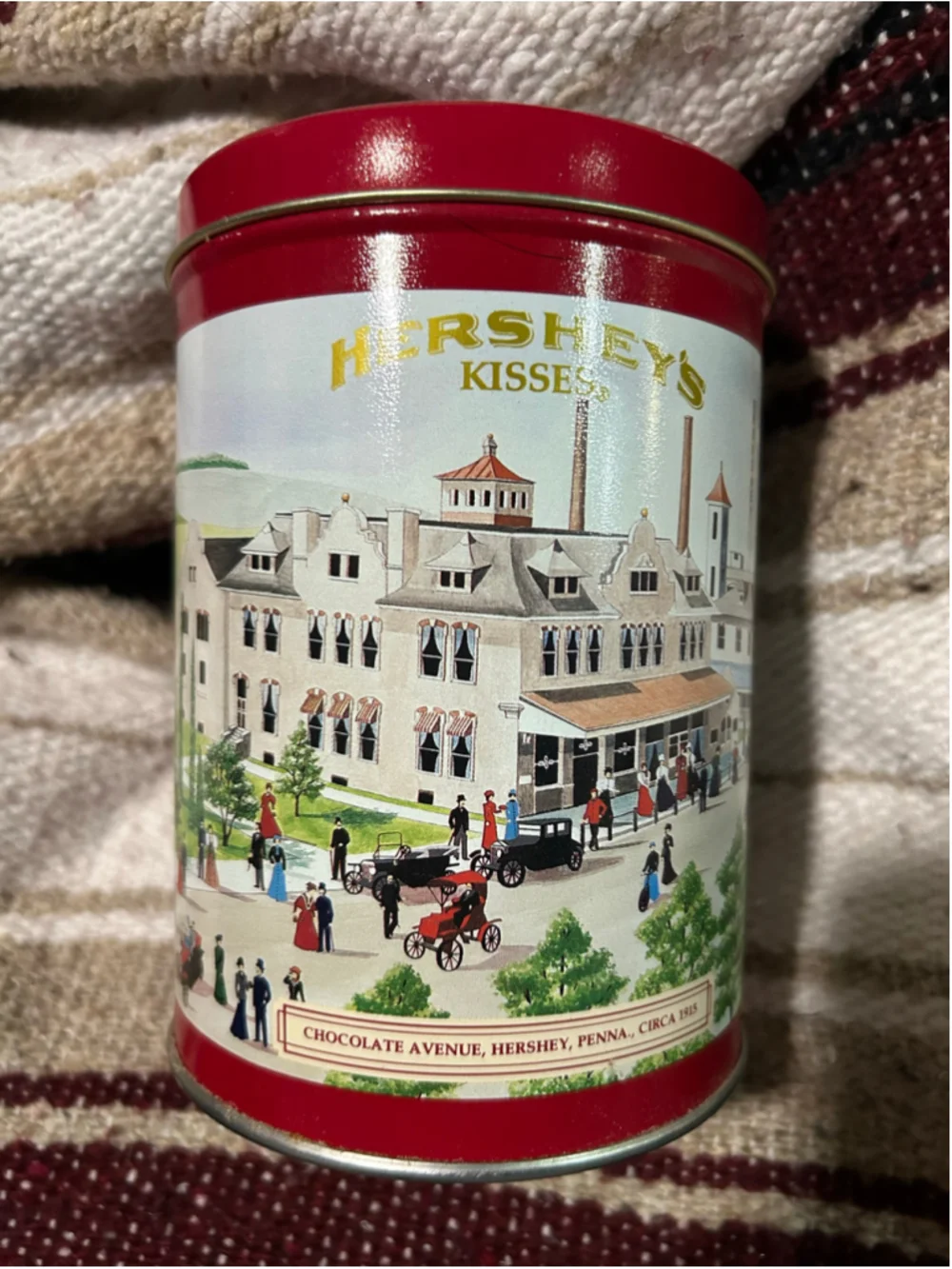 Hershey's Kisses Vintage 1990 Hometown Series #4 Milk Chocolate Tin